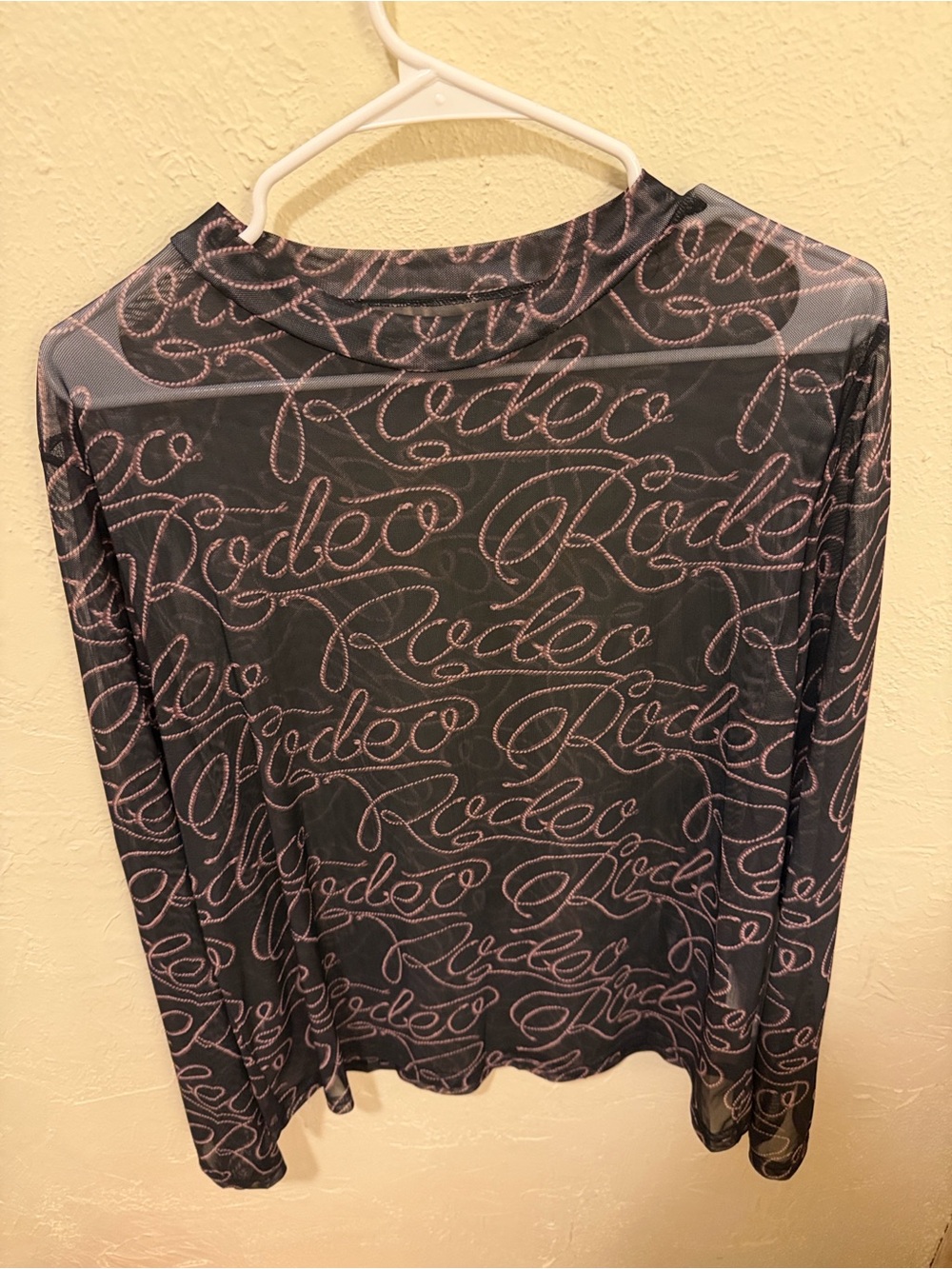 Source Unknown Black Long-Sleeve Top with Pink Script Print